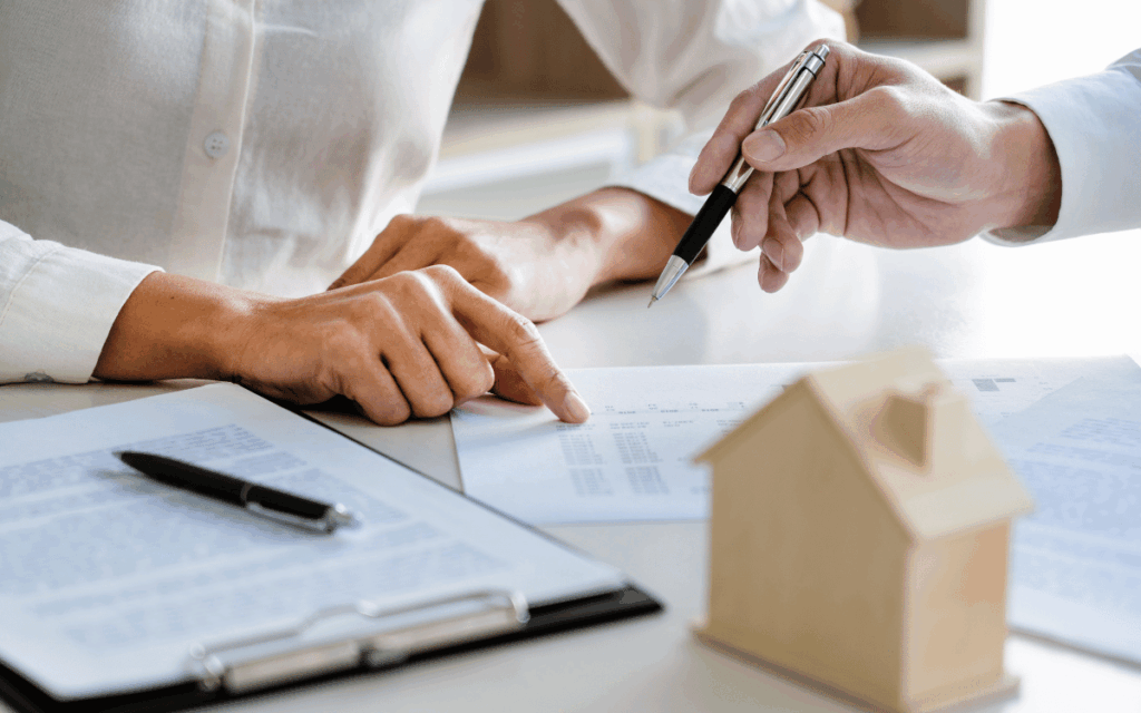 Firma de contrato de administración de finca en Pineda de mar